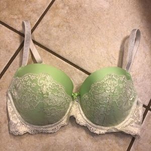 Victoria’s Secret Dream Angels lined demi bra; 34D
